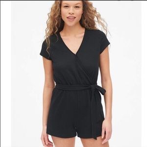 GAP black romper with belt